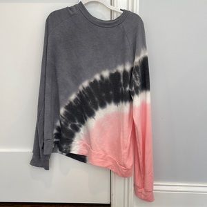 Sweater/Crewneck. Originally from shoes and more. No damage it.